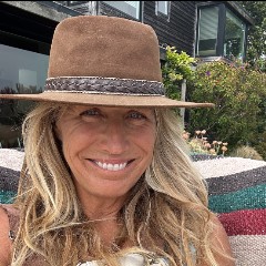 Nicki Clark