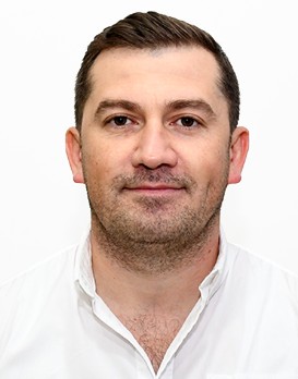 Rövşən Qayınbəyov