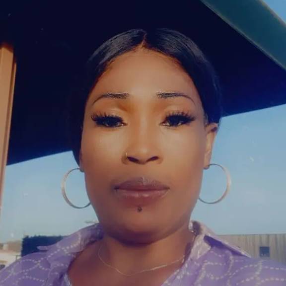 Christelle Makoumbou tsauta seinso