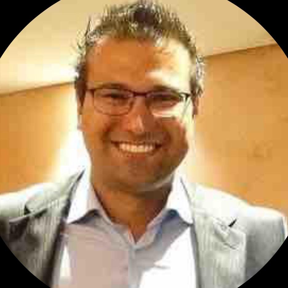 Dennis Estrella Machado