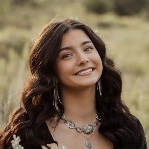 MIA FLORES