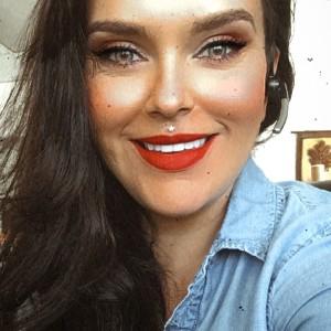 MANOELA FLORES