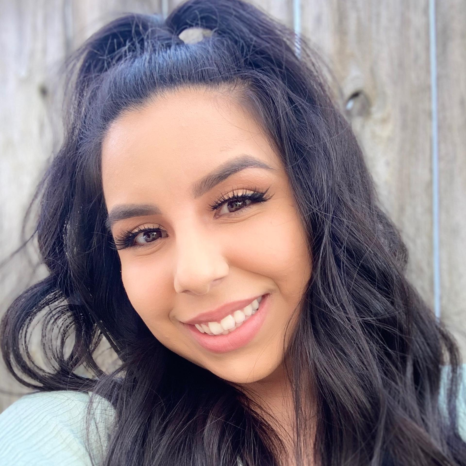 Angelica Luna