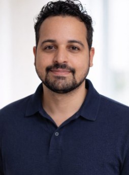Larry Jose Flores Piñango